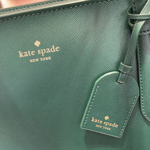 Kate Spade Schuyler Medium Tote
Deep Jade - Picture 5 of 16